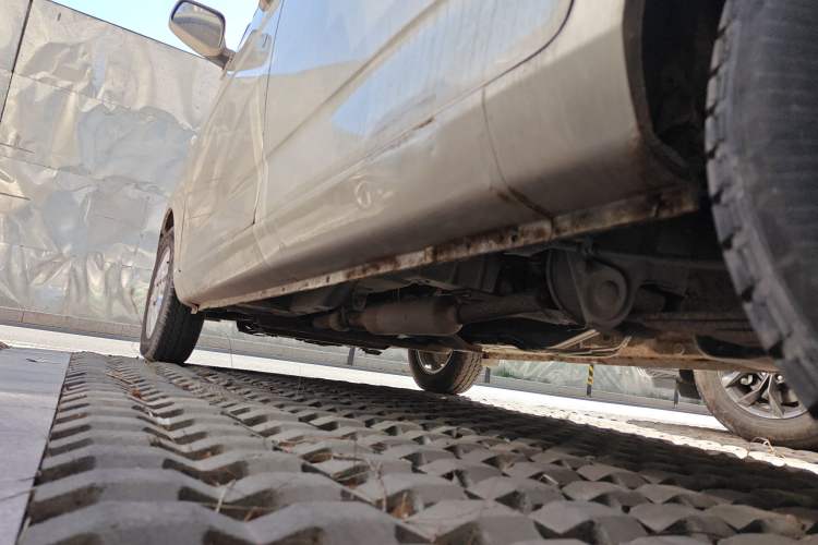 Used Wuling Rongguang V 2016 1.5L Standard Version Chassis Rear Left