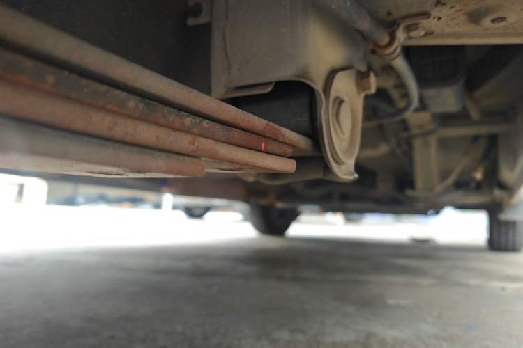 Used Wuling Rongguang V 2016 1.5L Practical Version Non-Power-Assisted Chassis Rear Right
