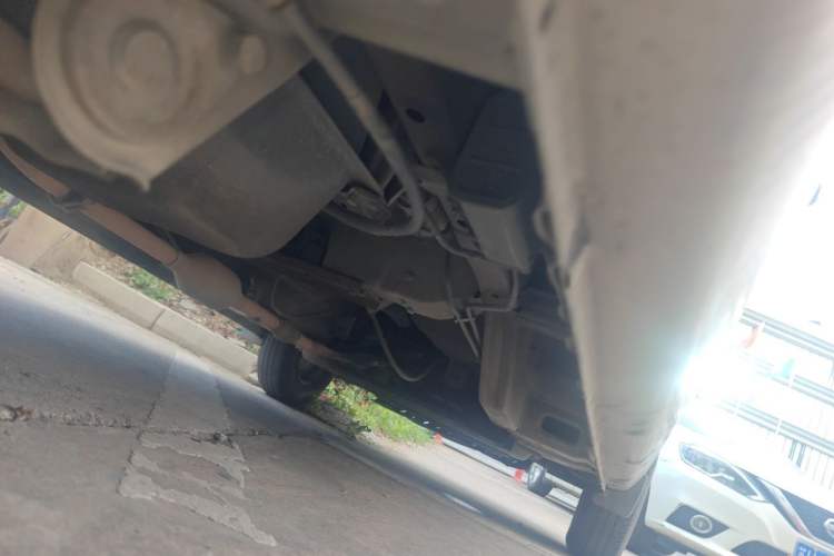 Used Wuling Rongguang V 2016 1.2L Practical Model Non-Power-Assisted Chassis Rear Right