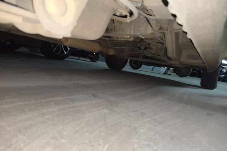 Used Wuling Rongguang V 2016 1.5L Practical Version Non-Power-Assisted Chassis Rear Right