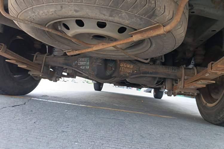 Used Wuling Rongguang V 2016 1.5L Practical Version Non-Power-Assisted Chassis Rear