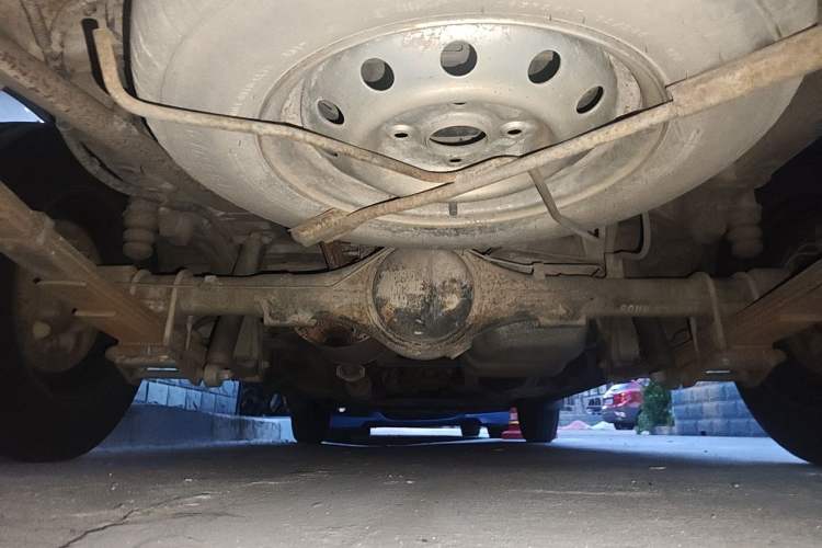 Used Wuling Rongguang V 2016 1.2L Practical Model Non-Power-Assisted Chassis Rear