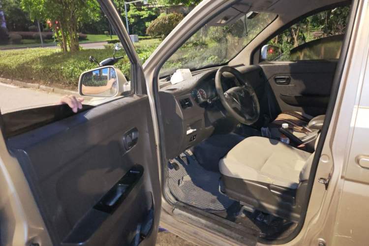 Used Wuling Rongguang V 2016 1.5L Standard Version Driver Seat