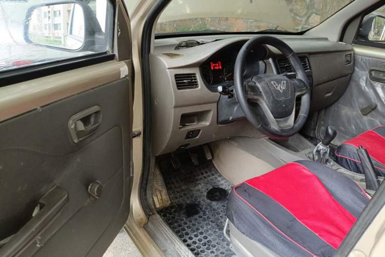 Used Wuling Rongguang V 2016 1.5L Practical Version Driver Seat