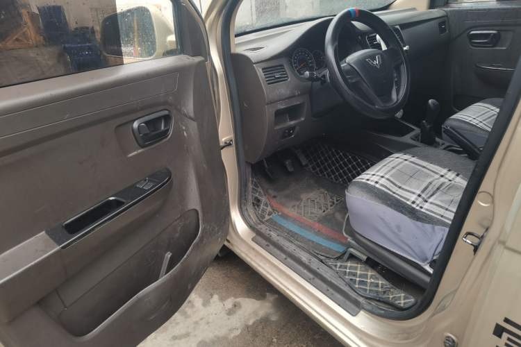 Used Wuling Rongguang V 2016 1.5L Standard Version Driver Seat
