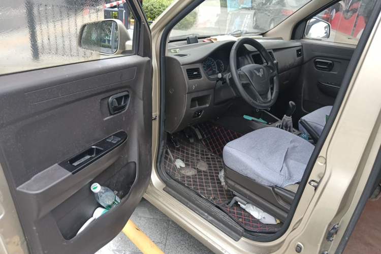 Used Wuling Rongguang V 2016 1.5L Standard Version Driver Seat