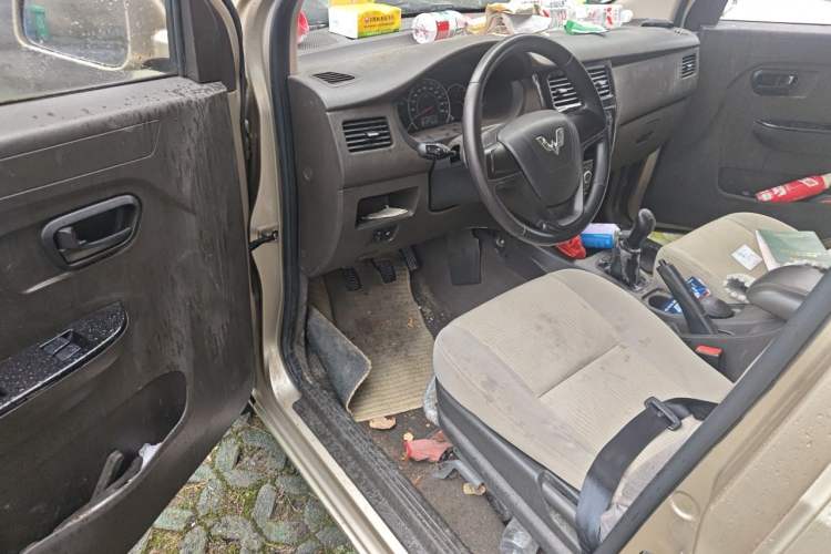 Used Wuling Rongguang V 2016 1.2L Standard Version Driver Seat