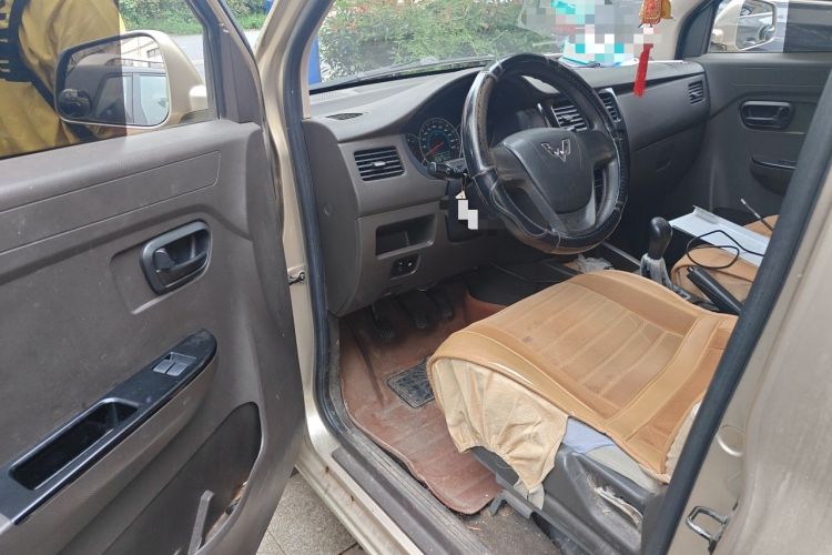 Used Wuling Rongguang V 2016 1.5L Standard Version Driver Seat
