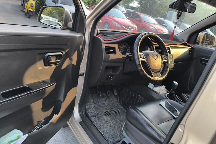Used Wuling Rongguang V 2016 1.5L Standard Version Driver Seat