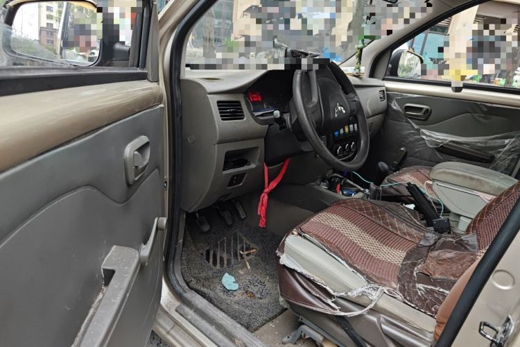 Used Wuling Rongguang V 2016 1.5L Practical Version Driver Seat