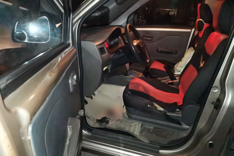 Used Wuling Rongguang V 2016 1.5L Practical Version Driver Seat