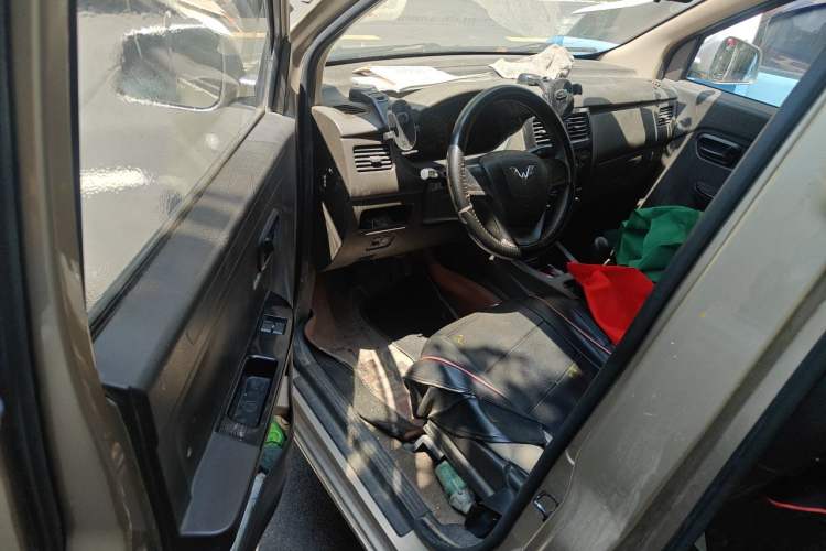 Used Wuling Rongguang V 2016 1.2L Standard Version Driver Seat