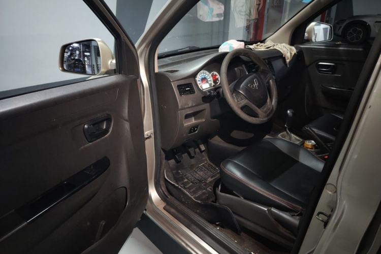 Used Wuling Rongguang V 2016 1.5L Standard Version Driver Seat