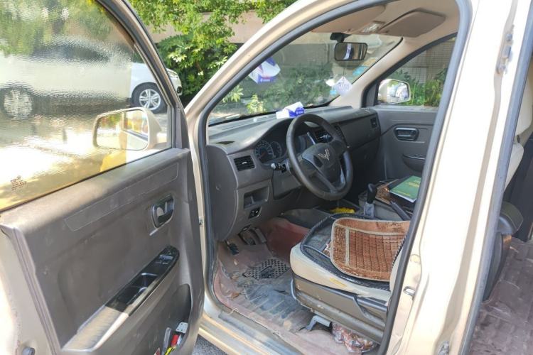 Used Wuling Rongguang V 2016 1.5L Practical Version Non-Power-Assisted Driver Seat