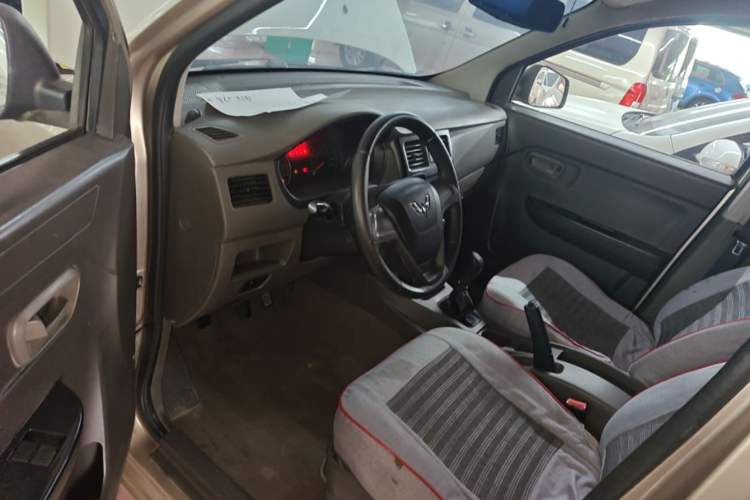 Used Wuling Rongguang V 2016 1.5L Practical Version Driver Seat