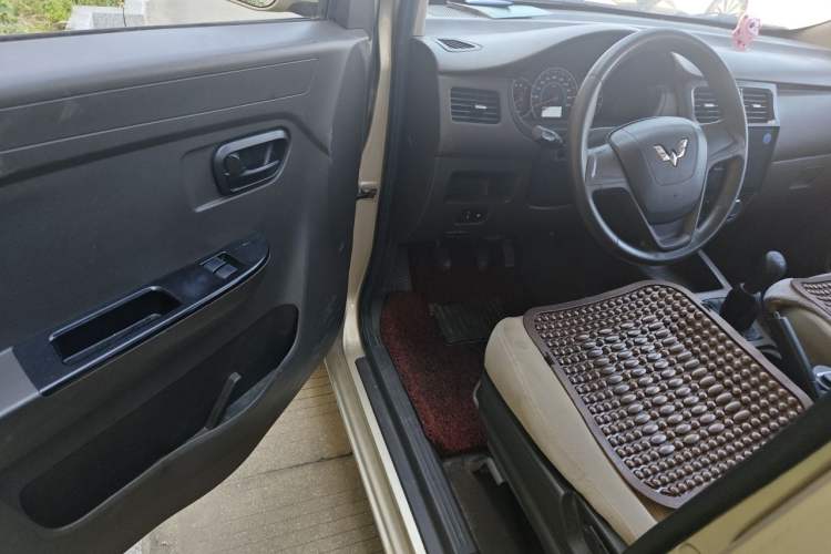 Used Wuling Rongguang V 2016 1.5L Standard Version Driver Seat