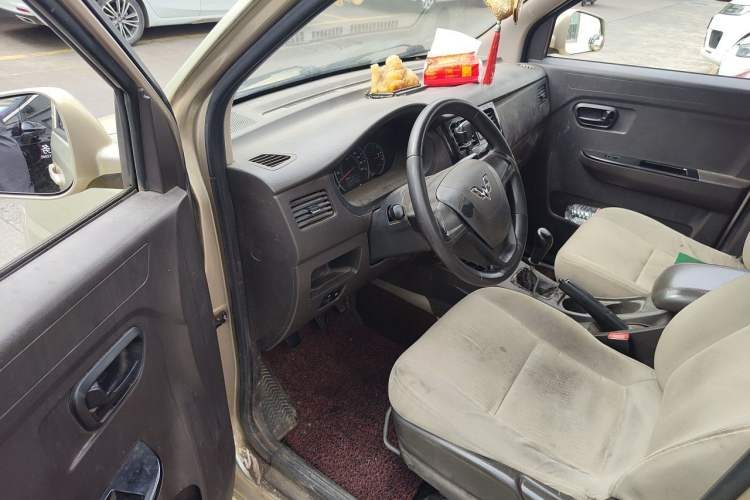 Used Wuling Rongguang V 2016 1.2L Practical Version Driver Seat