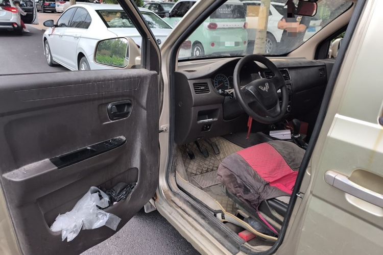 Used Wuling Rongguang V 2016 1.5L Standard Version Driver Seat