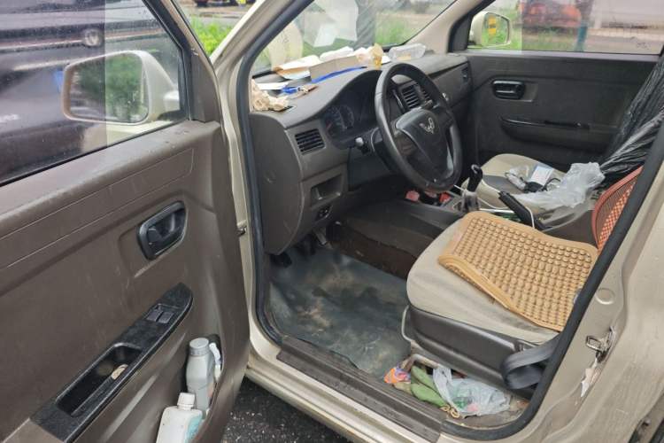 Used Wuling Rongguang V 2016 1.5L Standard Version Driver Seat
