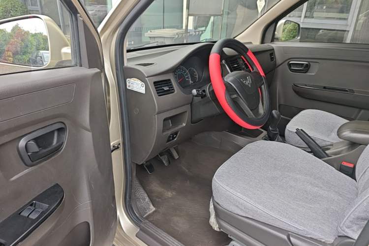 Used Wuling Rongguang V 2016 1.2L Standard Version Driver Seat