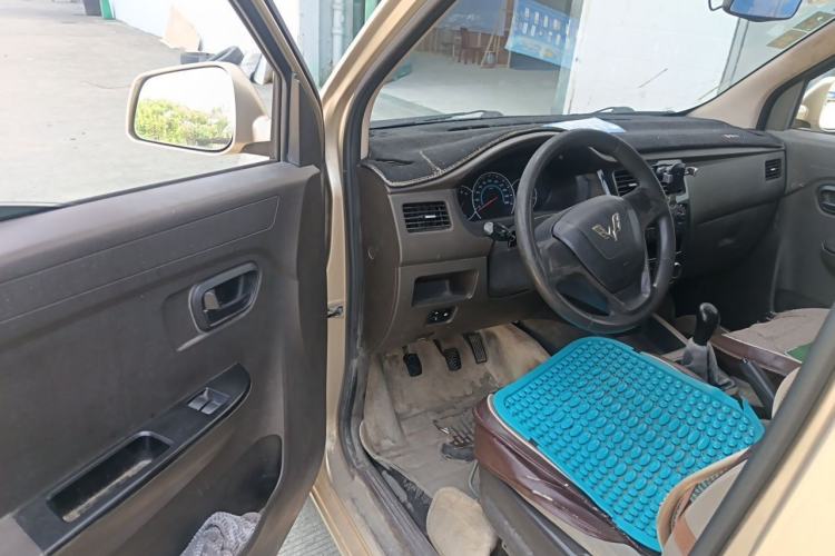 Used Wuling Rongguang V 2016 1.5L Practical Version Non-Power-Assisted Driver Seat