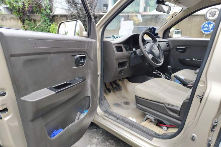 Used Wuling Rongguang V 2016 1.5L Standard Version Driver Seat