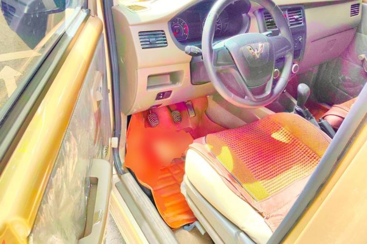 Used Wuling Rongguang V 2016 1.2L Practical Version Driver Seat