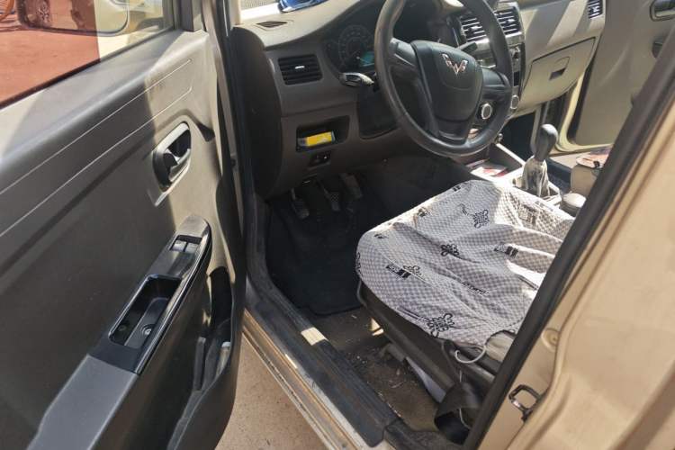 Used Wuling Rongguang V 2016 1.5L Standard Version Driver Seat