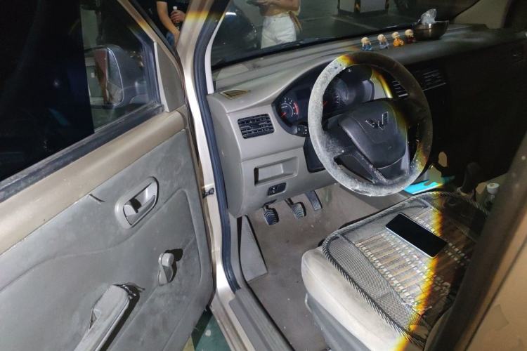 Used Wuling Rongguang V 2016 1.2L Practical Version Driver Seat