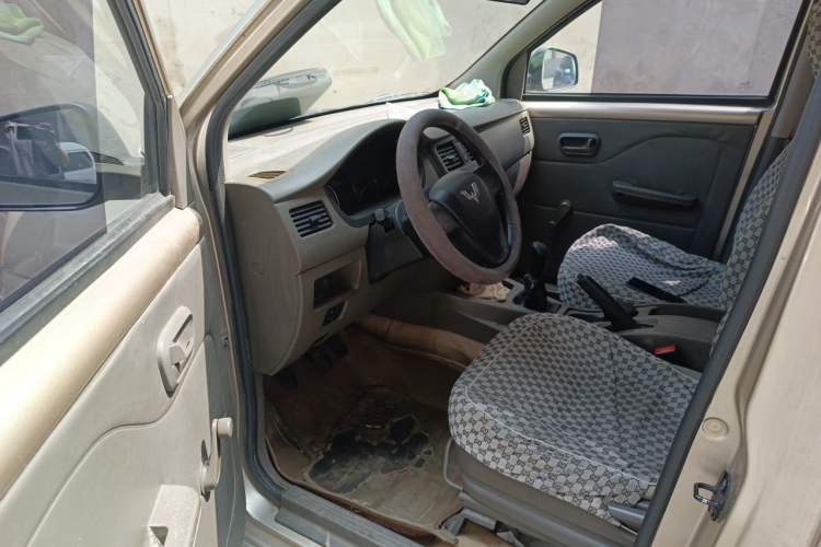 Used Wuling Rongguang V 2016 1.2L Practical Version Driver Seat