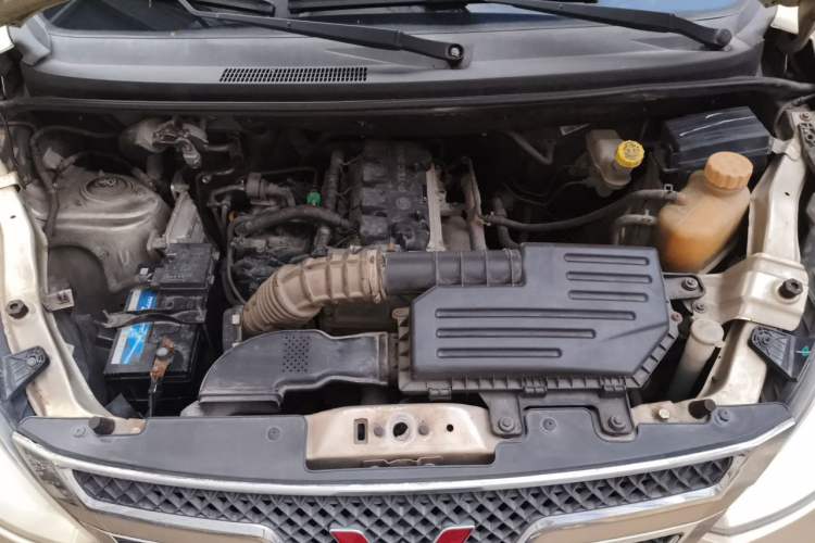 Used Wuling Rongguang V 2016 1.5L Standard Version Engine Bay