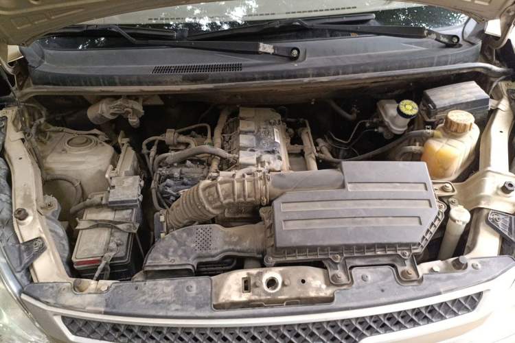 Used Wuling Rongguang V 2016 1.5L Practical Version Engine Bay