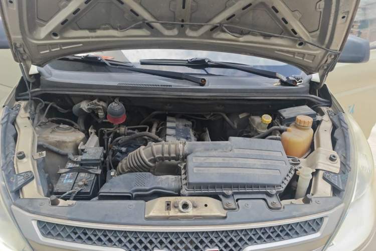 Used Wuling Rongguang V 2016 1.5L Practical Version Non-Power-Assisted Engine Bay