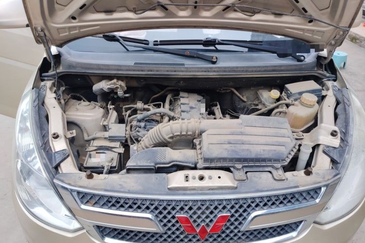 Used Wuling Rongguang V 2016 1.5L Standard Version Engine Bay