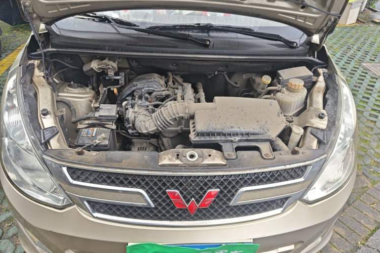 Used Wuling Rongguang V 2016 1.2L Standard Version Engine Bay