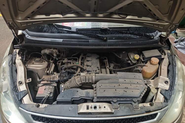 Used Wuling Rongguang V 2016 1.5L Practical Version Engine Bay