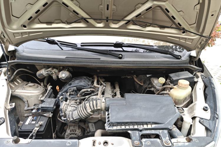 Used Wuling Rongguang V 2016 1.2L Practical Version Engine Bay