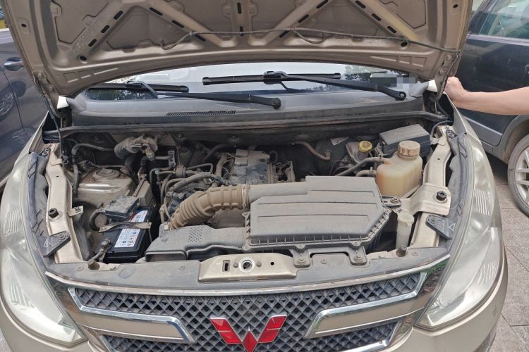Used Wuling Rongguang V 2016 1.5L Standard Version Engine Bay