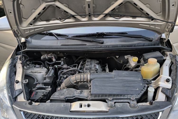 Used Wuling Rongguang V 2016 1.5L Standard Version Engine Bay