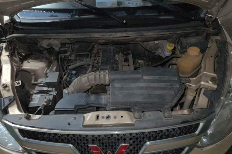 Used Wuling Rongguang V 2016 1.5L Standard Version Engine Bay