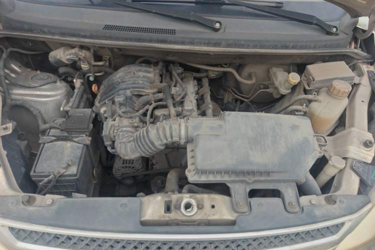 Used Wuling Rongguang V 2016 1.2L Practical Model Non-Power-Assisted Engine Bay