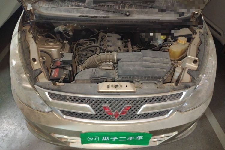 Used Wuling Rongguang V 2016 1.5L Practical Version Non-Power-Assisted Engine Bay