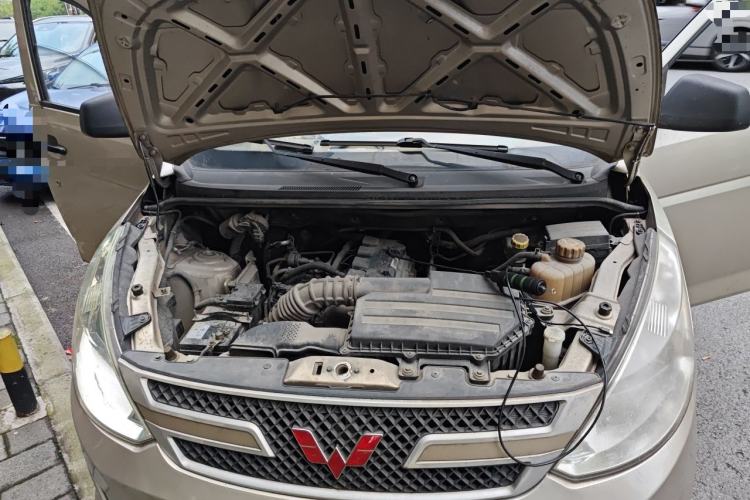 Used Wuling Rongguang V 2016 1.5L Practical Version Engine Bay