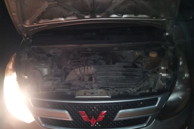 Used Wuling Rongguang V 2016 1.5L Practical Version Engine Bay