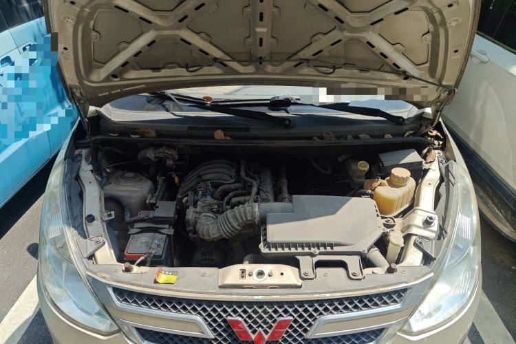 Used Wuling Rongguang V 2016 1.2L Standard Version Engine Bay