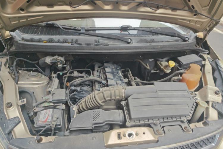 Used Wuling Rongguang V 2016 1.5L Standard Version Engine Bay