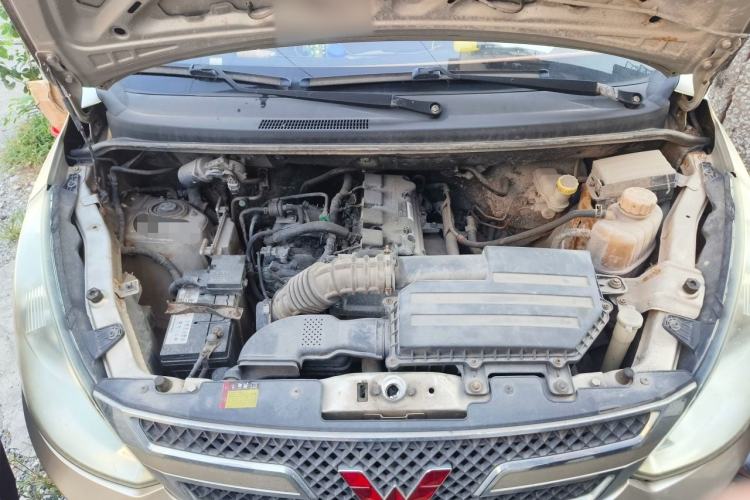 Used Wuling Rongguang V 2016 1.5L Standard Version Engine Bay