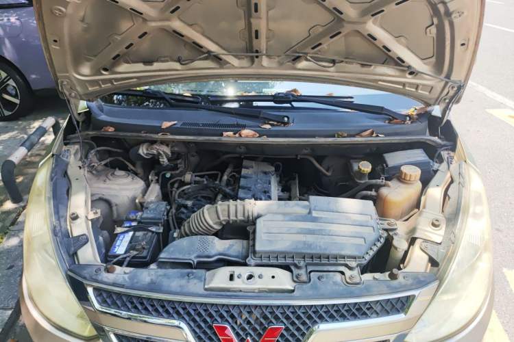 Used Wuling Rongguang V 2016 1.5L Practical Version Non-Power-Assisted Engine Bay