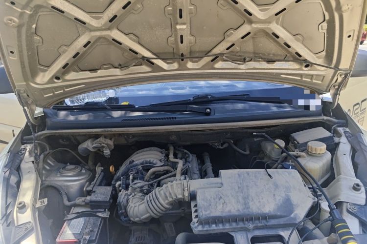 Used Wuling Rongguang V 2016 1.2L Practical Model Non-Power-Assisted Engine Bay