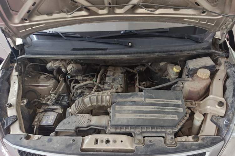 Used Wuling Rongguang V 2016 1.5L Practical Version Engine Bay